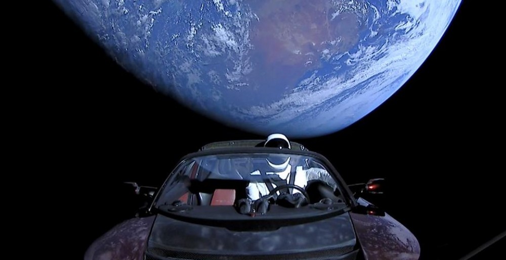 O nouă realizare pentru Elon Musk: Ce s-a întâmplat cu automobilul sport trimis de Tesla în spațiu